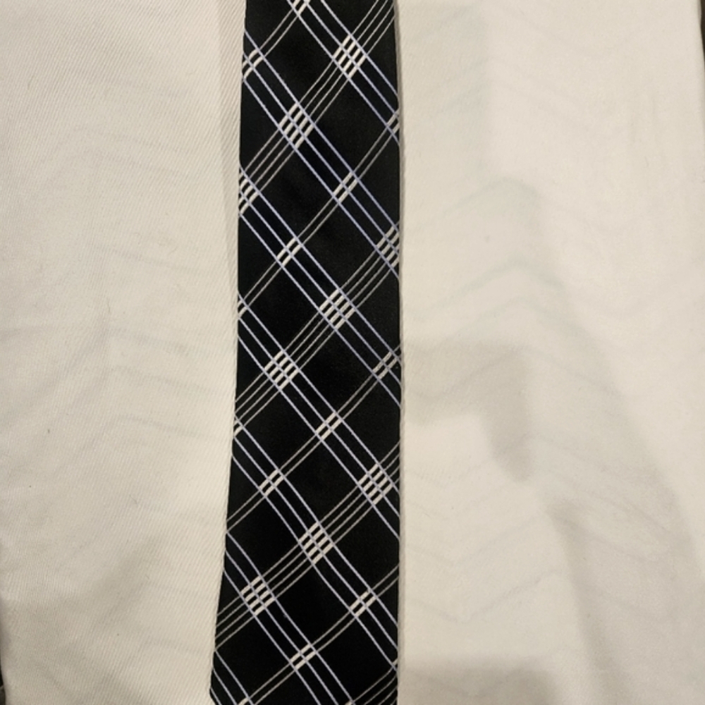 Michael Kors 100% Silk Tie. - Picture 11 of 13